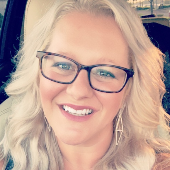 Meet your Posher, Adrienne - Picture 1 of 1